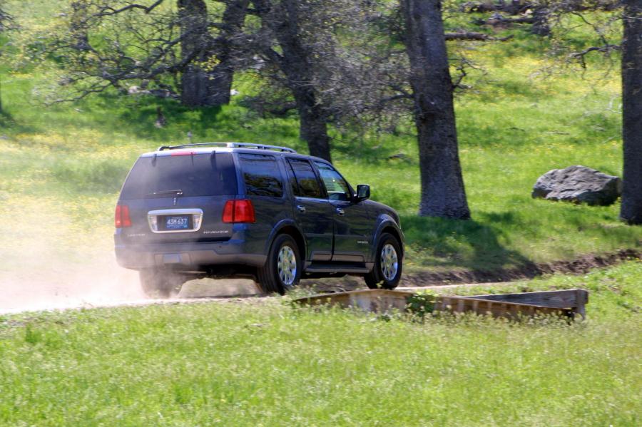  Lincoln Navigator 2003 года  (фото 27 из 59)